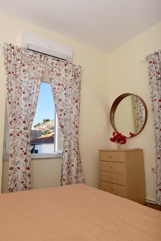 Kalogiannis Apartments 이드라 외부 사진