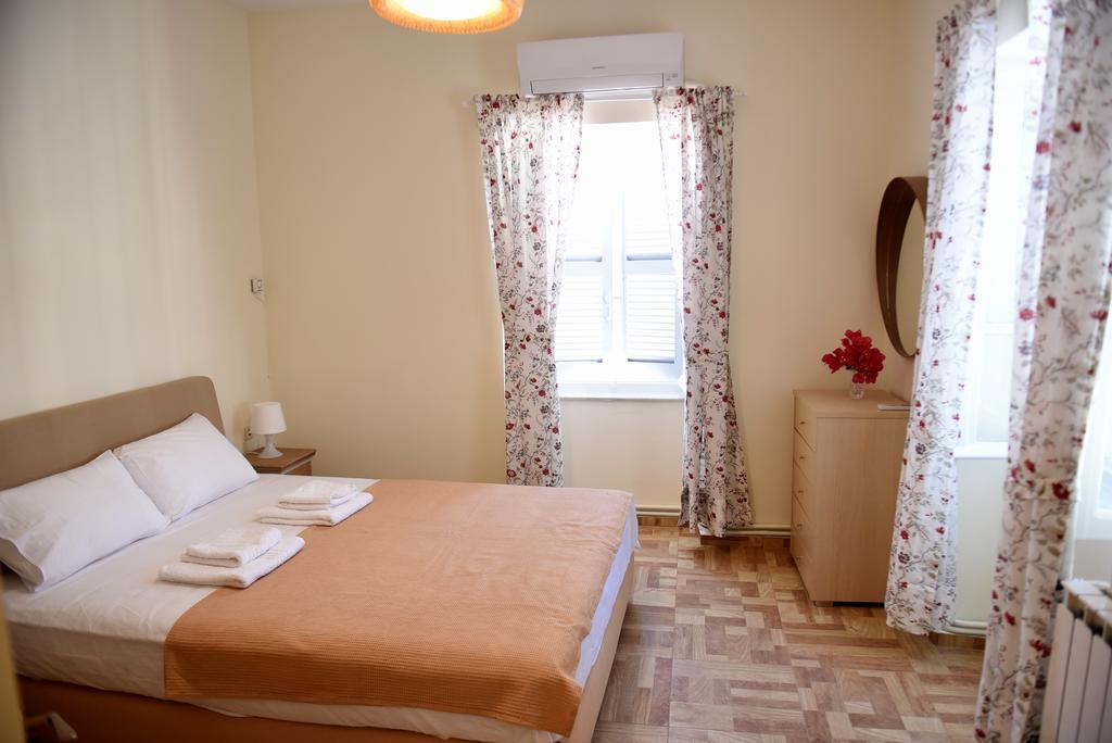 Kalogiannis Apartments 이드라 외부 사진